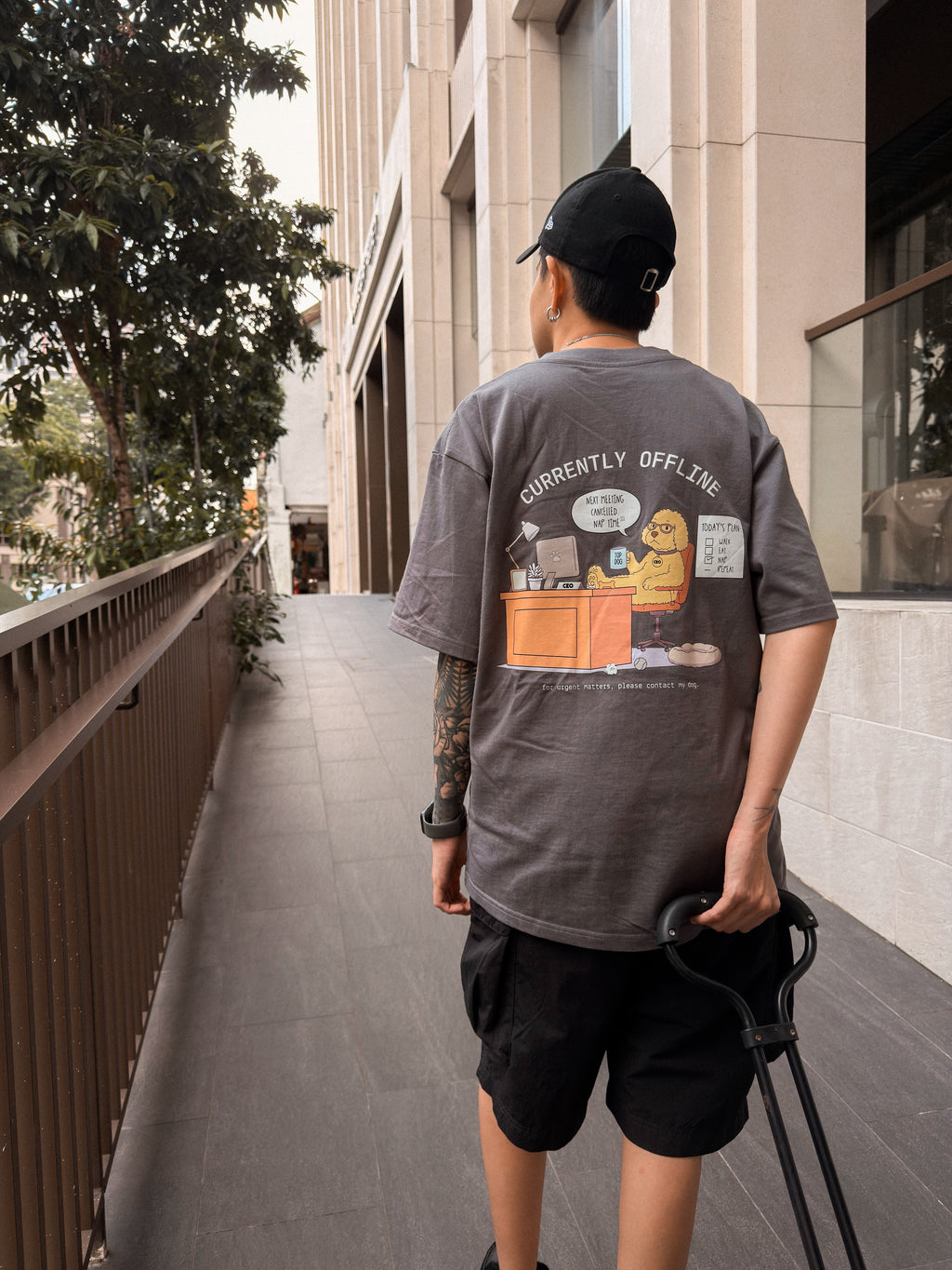 currently offline tee (grey)
