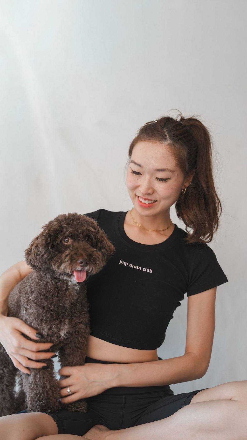 pup mom club cropped tee