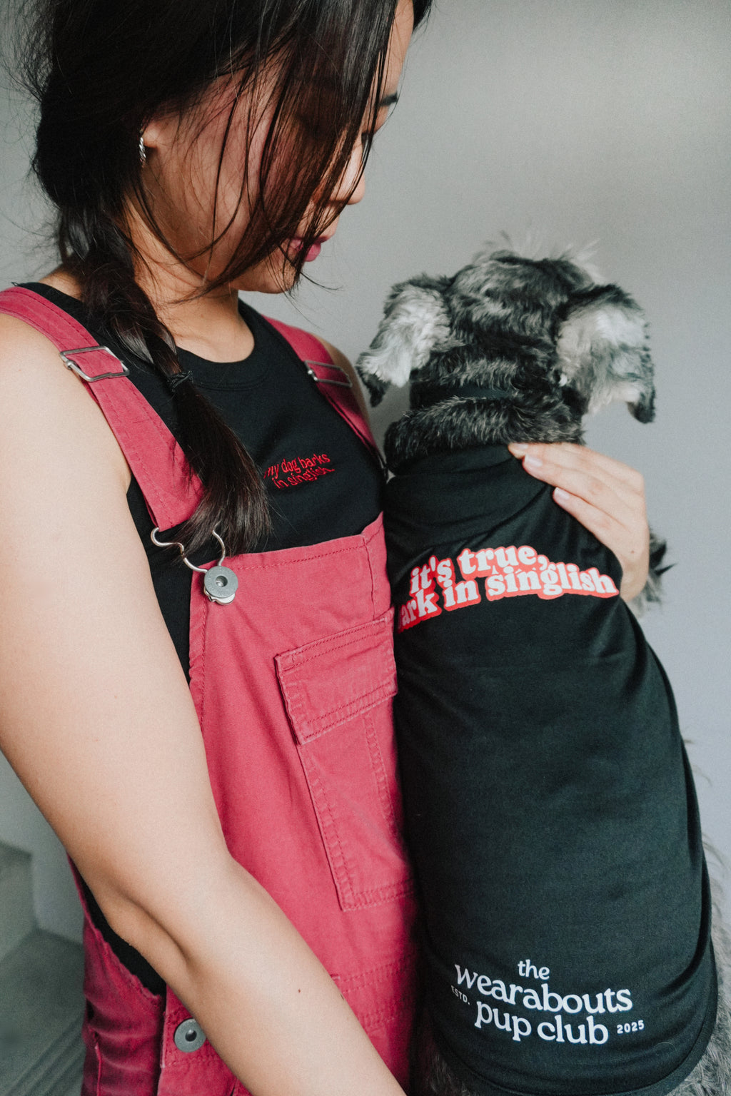 my dog barks in singlish tank top (black)
