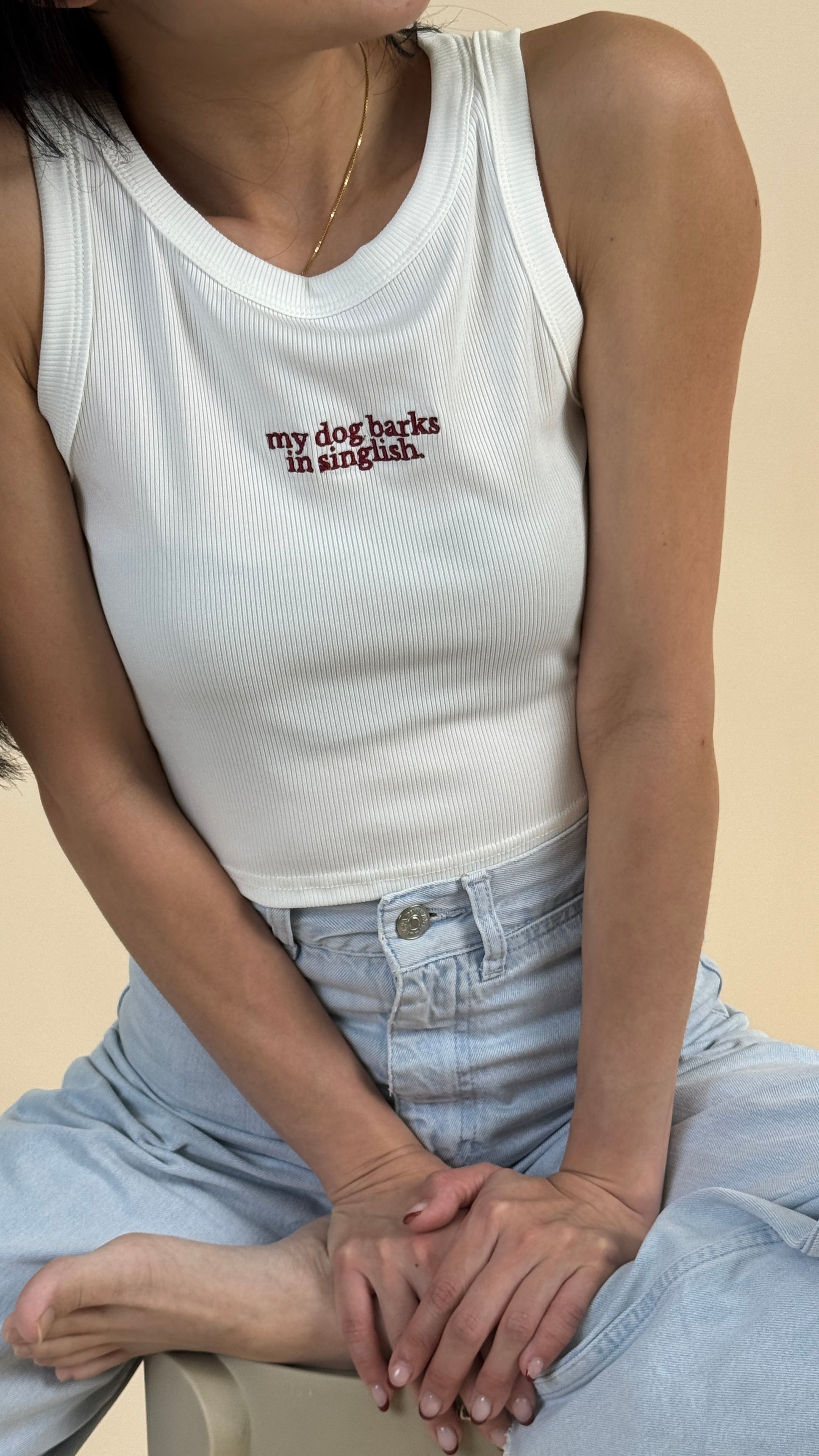 my dog barks in singlish tank top (white)