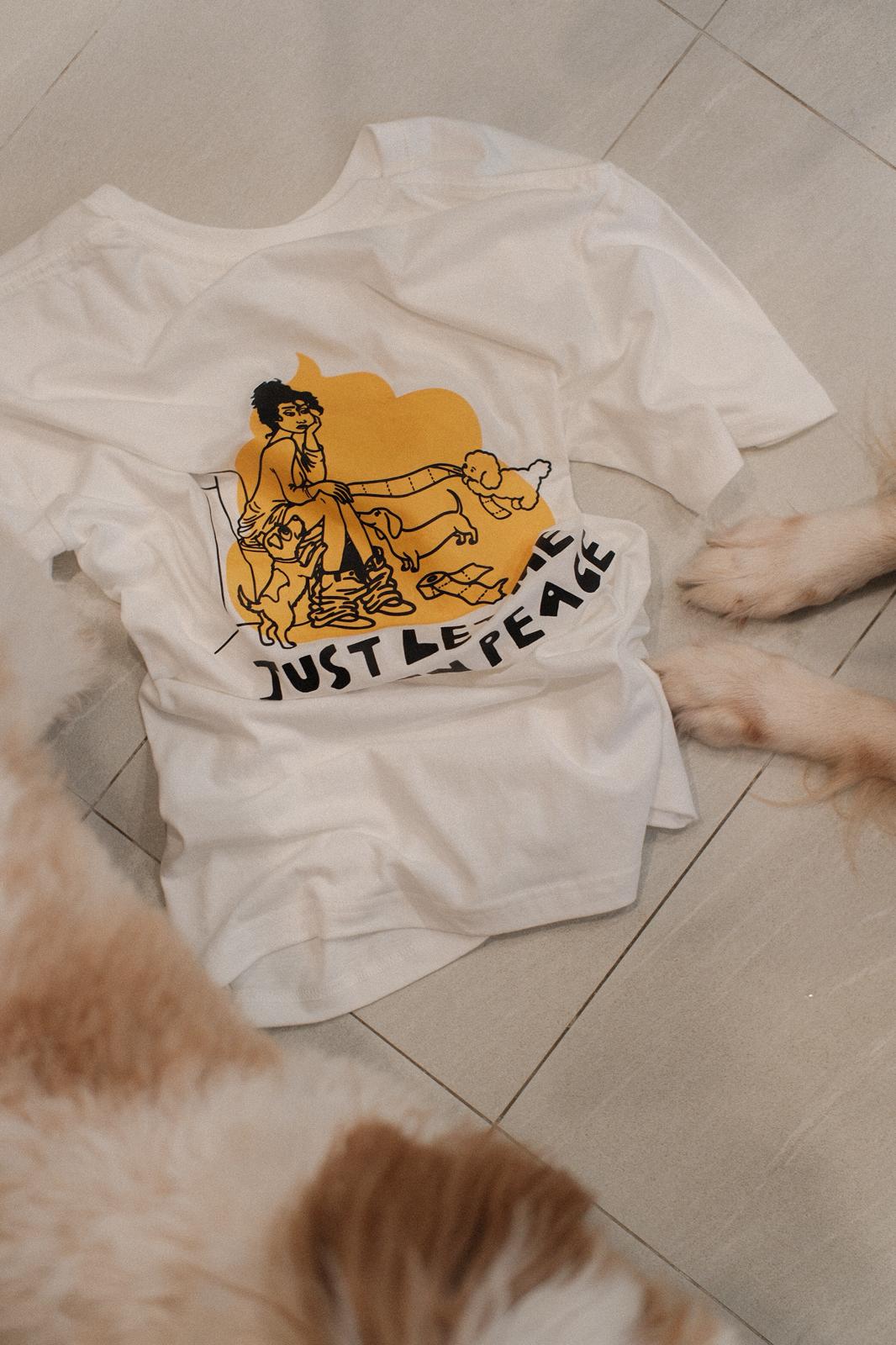 just let me poop in peace tee