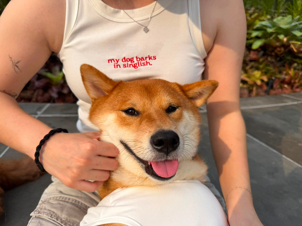 my dog barks in singlish tank top (white)